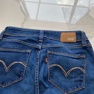 LEVI’S Bold Curve Jeans